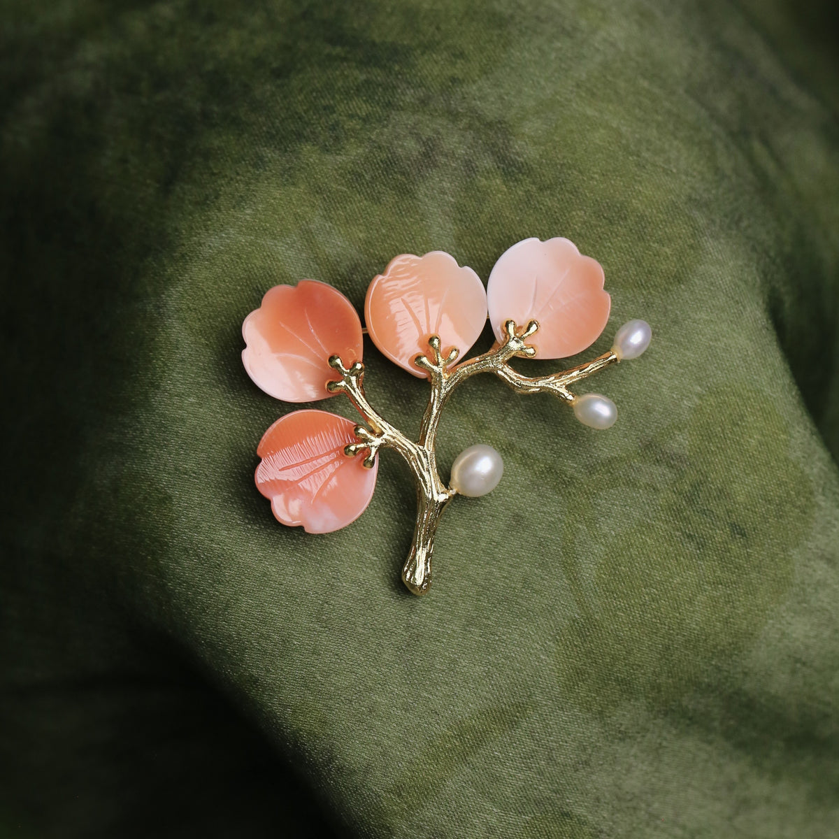 Morado Gold-Plated Copper Lily Conch Shell Petals of the Valley Handmade Multi-wear Brooch