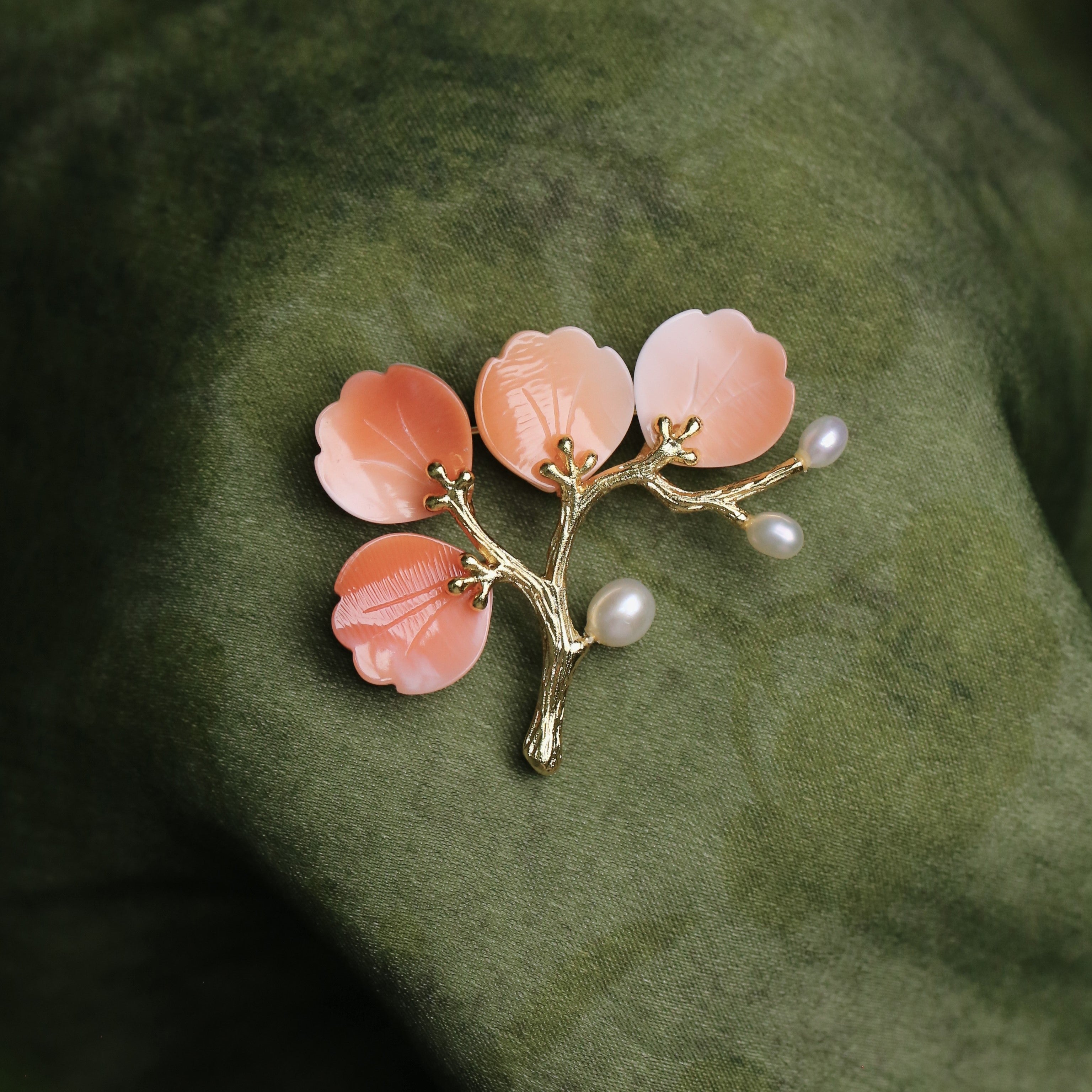 Morado Gold-Plated Copper Lily Conch Shell Petals of the Valley Handmade Multi-wear Brooch