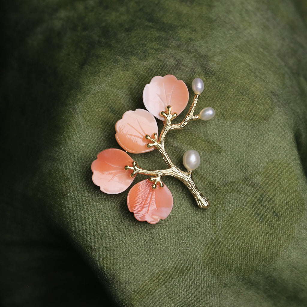 Morado Gold-Plated Copper Lily Conch Shell Petals of the Valley Handmade Multi-wear Brooch