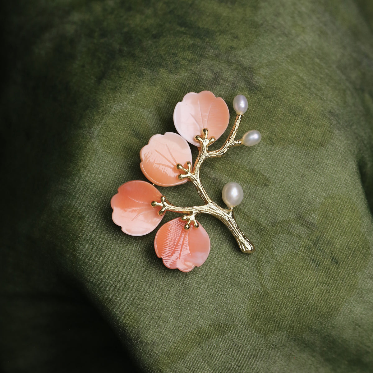 Morado Gold-Plated Copper Lily Conch Shell Petals of the Valley Handmade Multi-wear Brooch