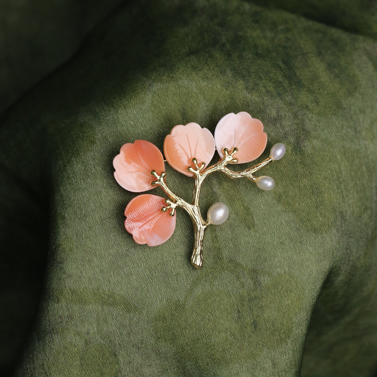 Morado Gold-Plated Copper Lily Conch Shell Petals of the Valley Handmade Multi-wear Brooch