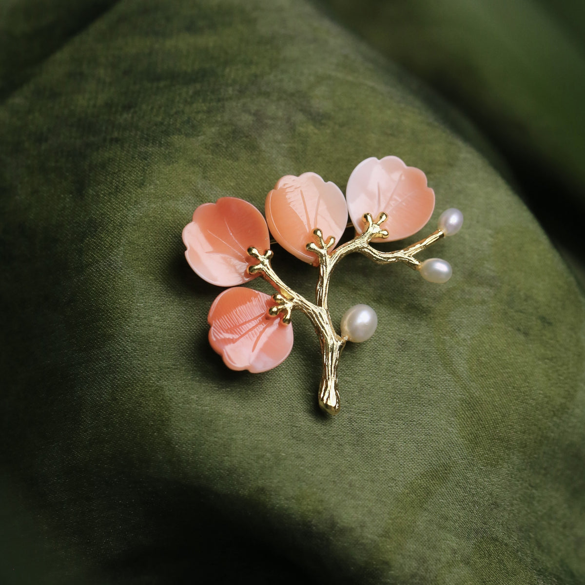 Morado Gold-Plated Copper Lily Conch Shell Petals of the Valley Handmade Multi-wear Brooch