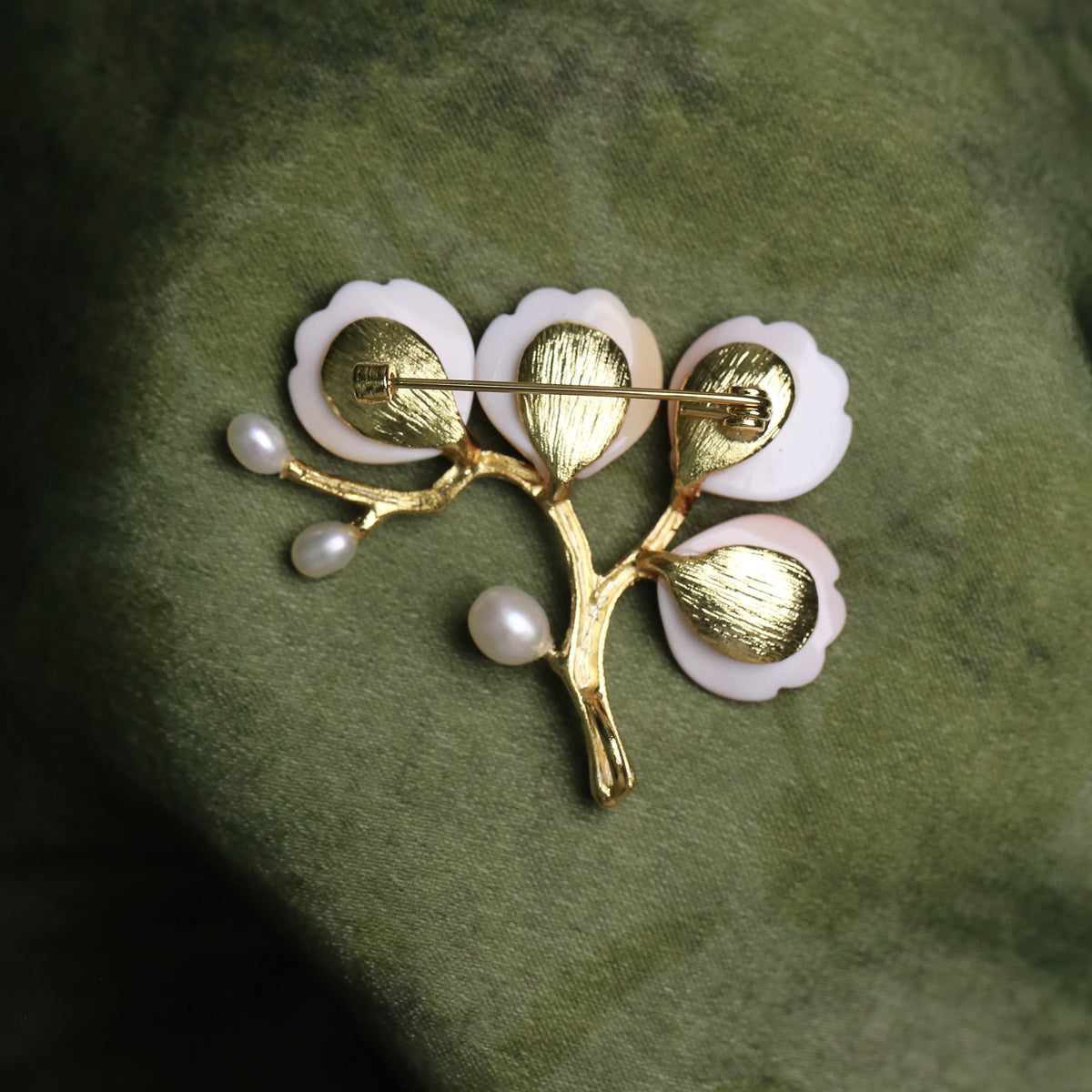 Morado Gold-Plated Copper Lily Conch Shell Petals of the Valley Handmade Multi-wear Brooch