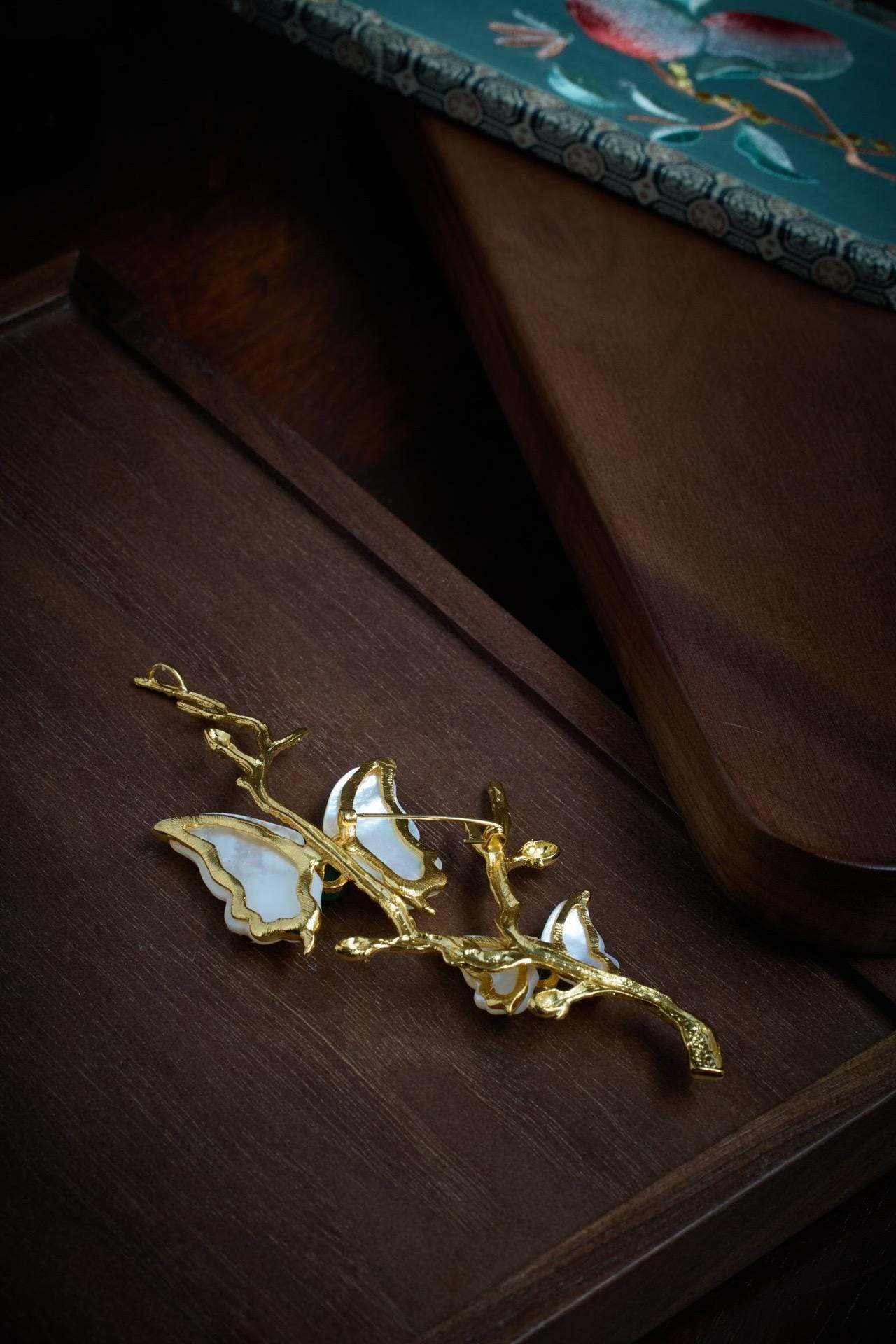Morado Gold-Plated Butterfly Copper Brooch, Handmade Iridescent Mother-of-Pearl Pin