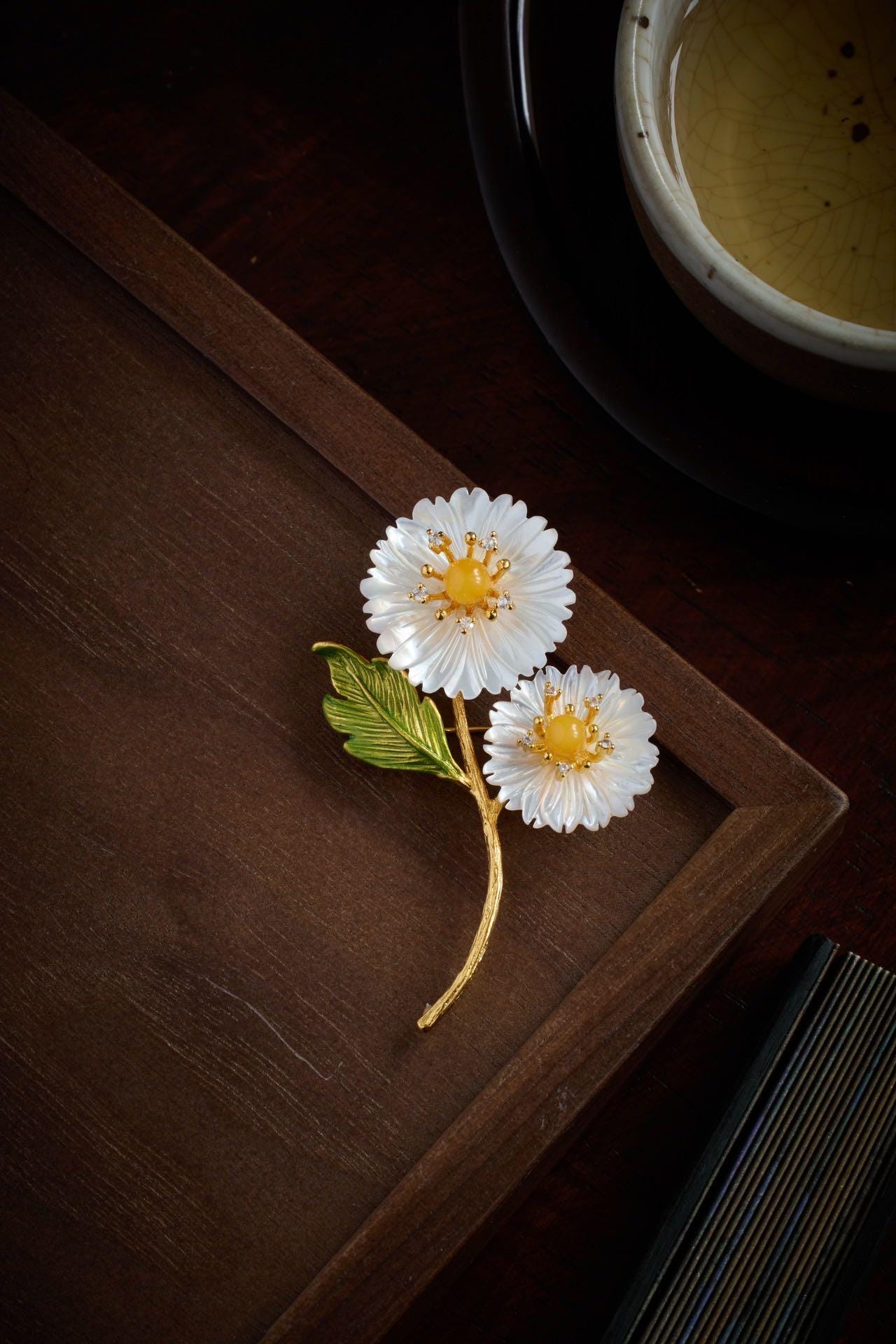 Morado Gold-Plated Sunflower Brooch, Handmade with Mother-of-Pearl & Amber Botanical Pin