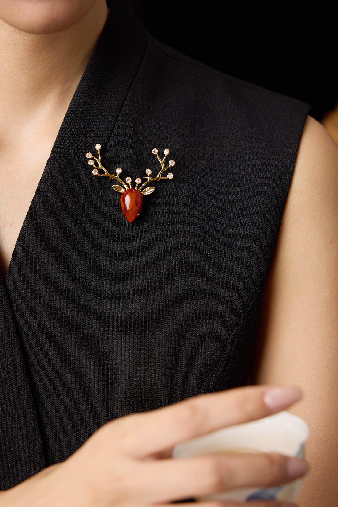 Morado Red Agate Deer Brooch, Gold Plated Silver Animal Pin, Vintage Antler Brooch